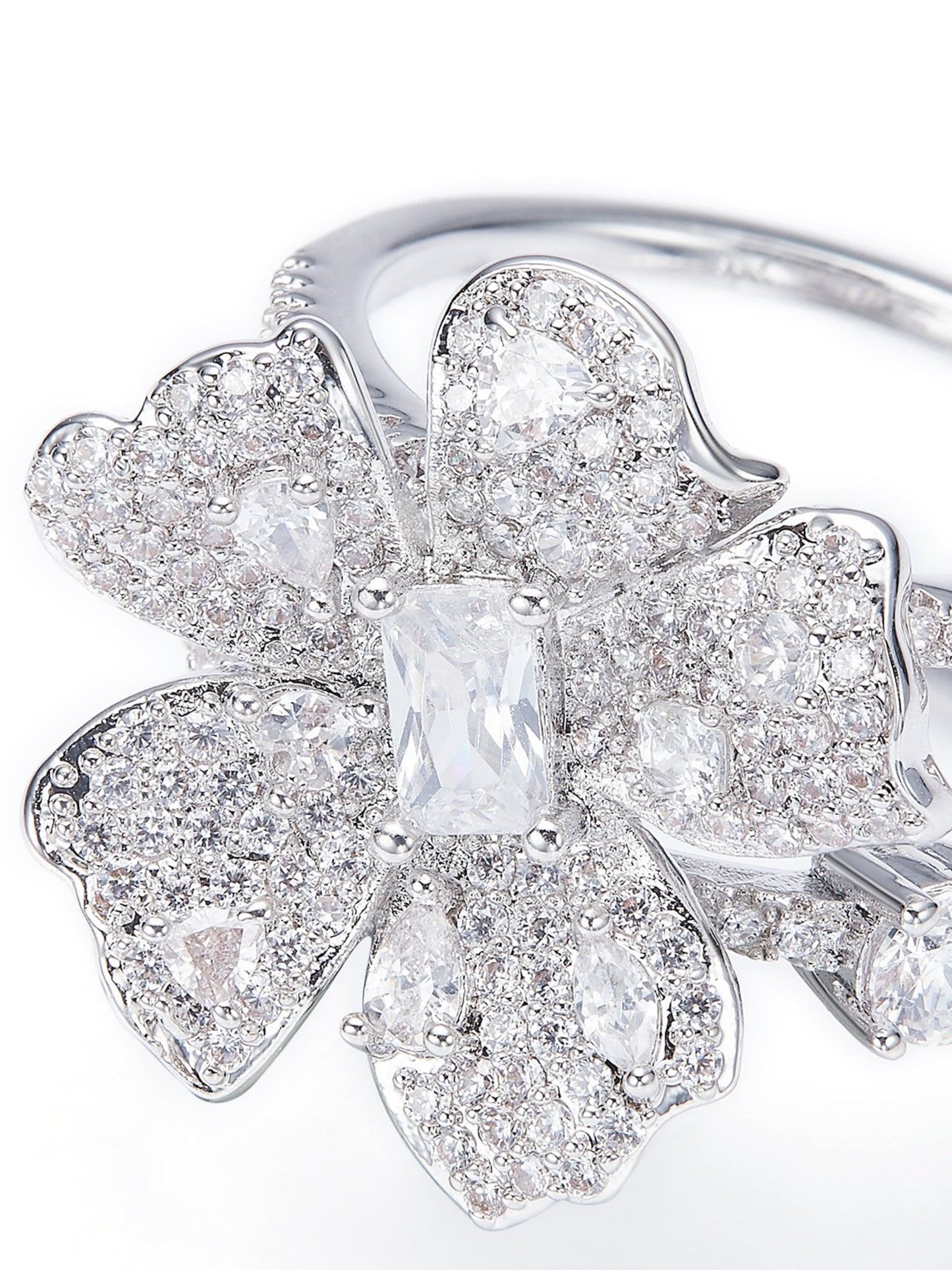 Diora Floral White Ring