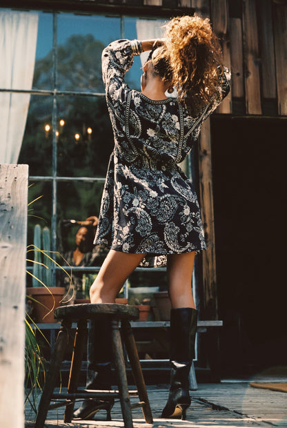 Donna Black And White Floral Mini Dress